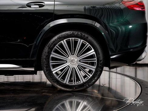 Used 2024 Mercedes-Benz Maybach GLS 600 4MATIC image 11