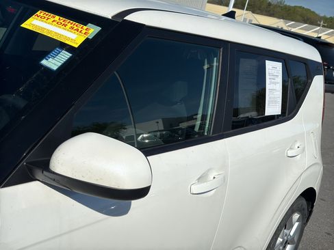 Used 2022 Kia Soul LX w/ Technology Package image 14