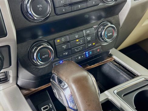 Used 2019 Ford F150 Lariat AWD/4WD image 16