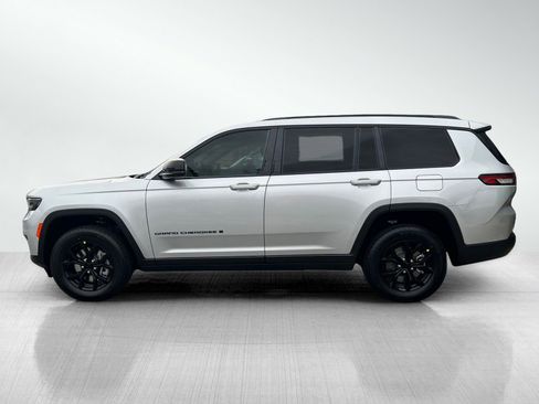 New 2025 Jeep Grand Cherokee L Altitude image 3