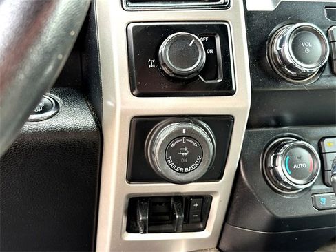 Used 2019 Ford F150 Lariat image 17