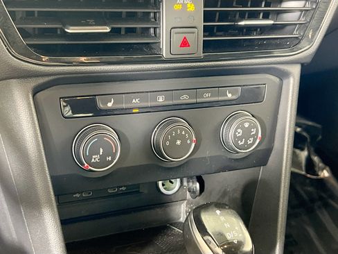 Used 2022 Volkswagen Taos SE image 16