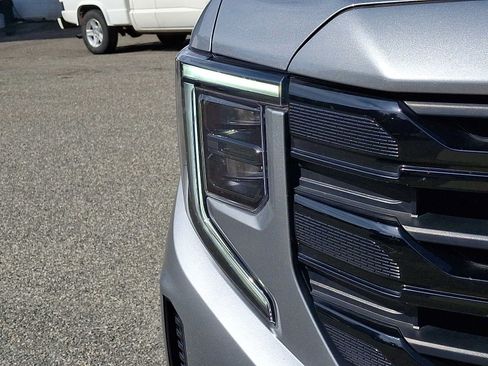Used 2024 GMC Sierra 1500 Elevation w/ Elevation Premium Package AWD/4WD image 9