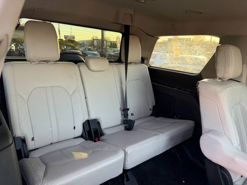 Used 2018 Ford Expedition Platinum RWD image 24