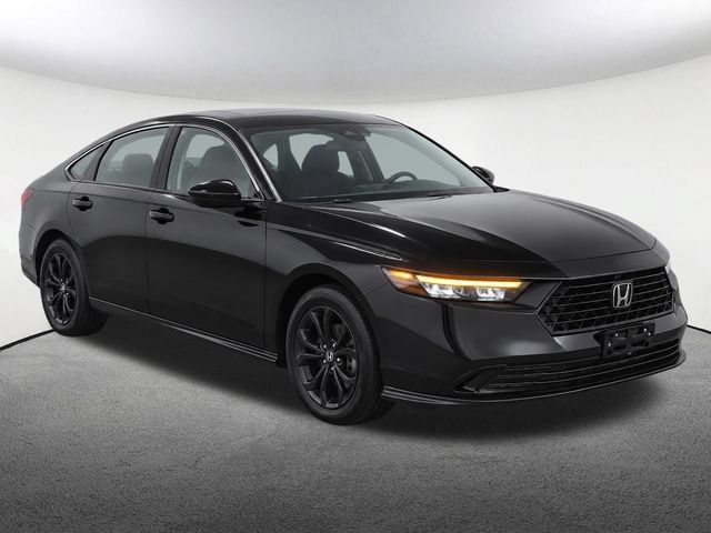 Used 2025 Honda Accord SE image 2