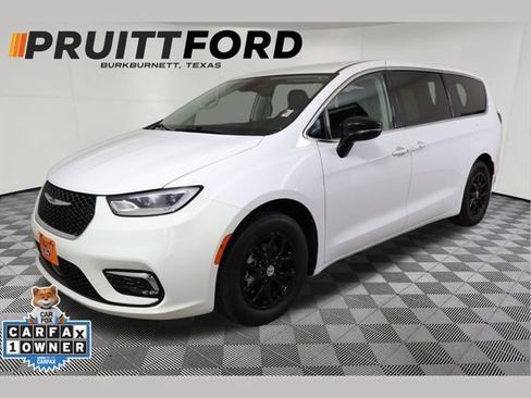 Used 2024 Chrysler Pacifica Touring-L FWD image 1