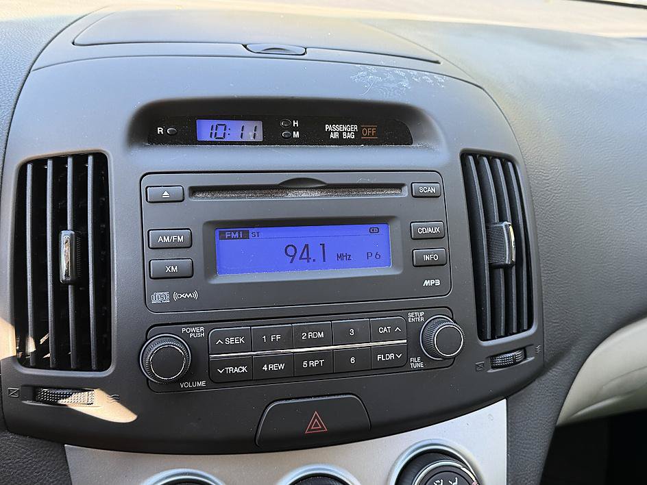 Used 2010 Hyundai Elantra GLS FWD image 9