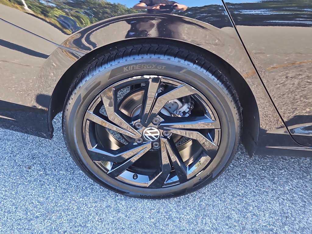Certified 2025 Volkswagen Jetta SE w/ Sunroof Package FWD image 9