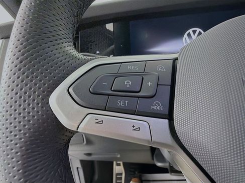 Used 2025 Volkswagen Tiguan SE R-Line image 11