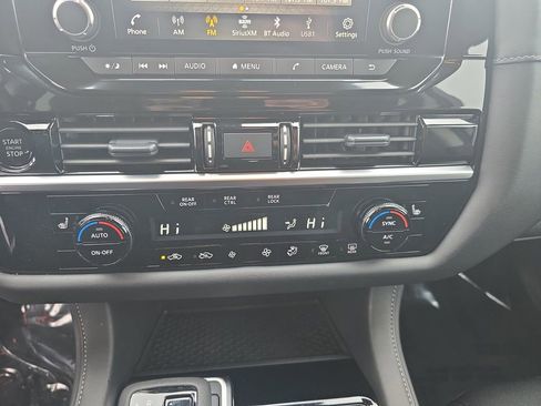 Used 2025 Nissan Pathfinder SV image 27