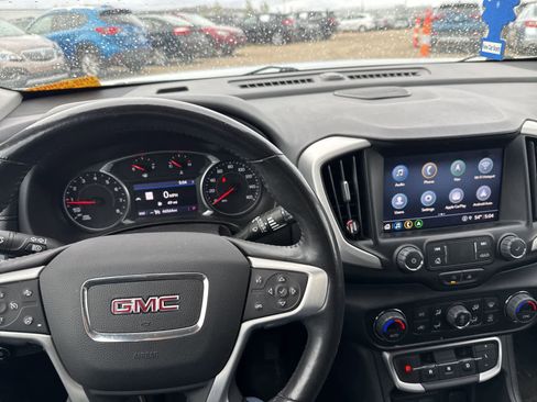 Used 2022 GMC Terrain SLT w/ Infotainment Package II AWD/4WD image 18