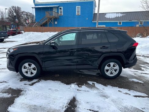 Used 2021 Toyota RAV4 XLE image 2