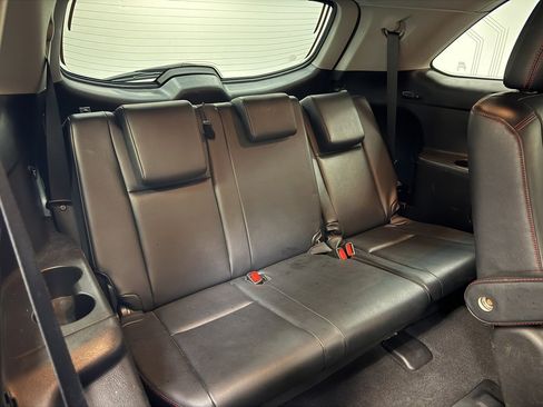 Used 2019 Toyota Highlander XLE image 18