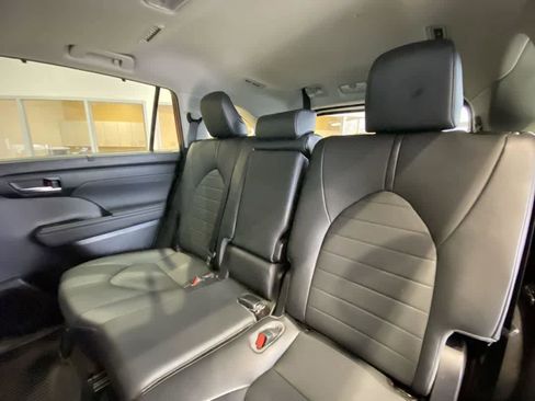 Certified 2021 Toyota Highlander XLE image 26