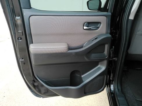 Used 2022 Nissan Frontier SV RWD image 16