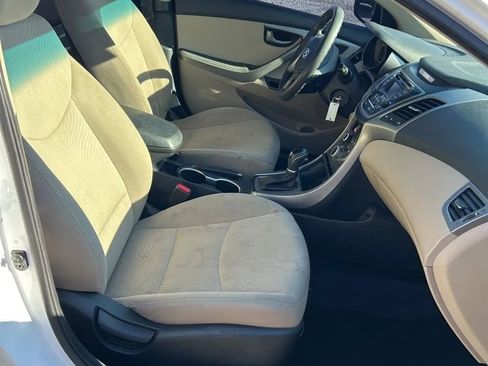 Used 2016 Hyundai Elantra SE image 18