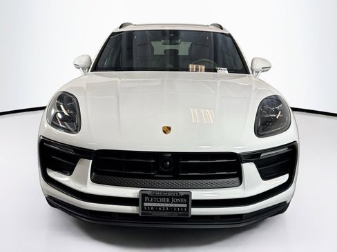 Certified 2025 Porsche Macan AWD/4WD image 6