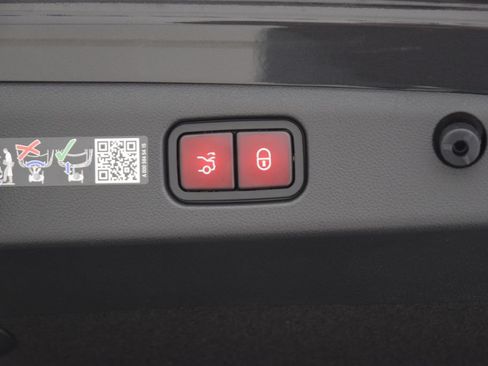 Used 2026 Mercedes-Benz E 350 4MATIC Sedan image 30