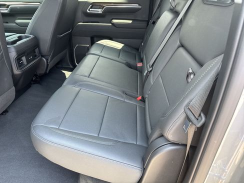 Used 2023 Chevrolet Silverado 1500 LT Trail Boss w/ LT Trail Boss Premium Package AWD/4WD image 6