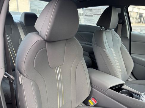 Certified 2025 Hyundai Elantra Hybrid FWD image 29