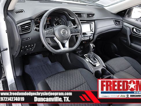 Used 2020 Nissan Rogue SV w/ Premium Package FWD image 10
