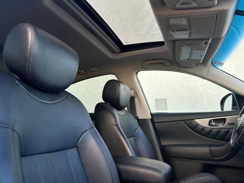 Used 2017 INFINITI QX70 w/ Premium Package image 18