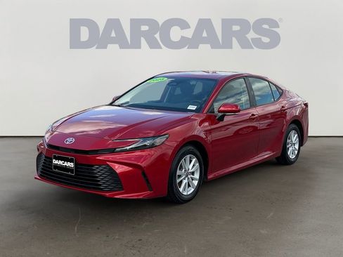 Used 2025 Toyota Camry LE FWD image 3