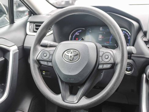 Used 2025 Toyota RAV4 XLE AWD/4WD image 16