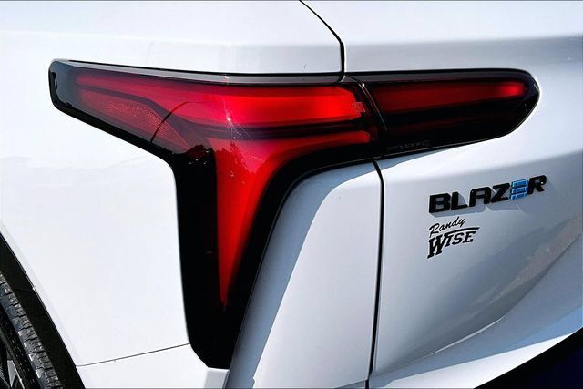 Certified 2024 Chevrolet Blazer EV RS AWD/4WD image 28