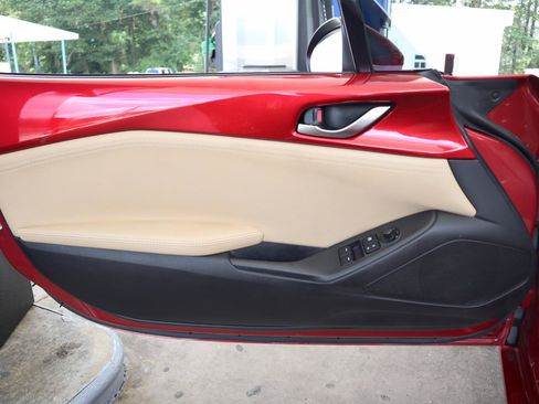 Used 2016 MAZDA MX-5 Miata Grand Touring RWD image 39