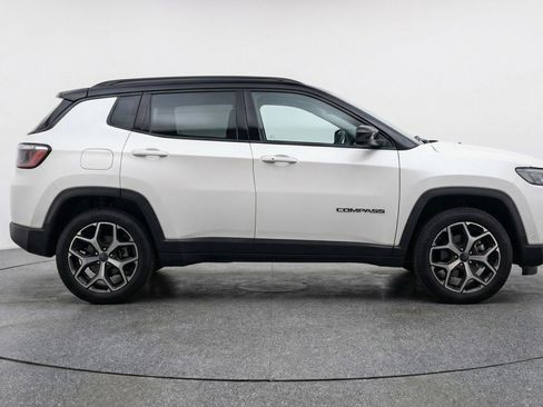 Used 2025 Jeep Compass Limited AWD/4WD image 11