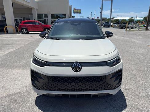Certified 2025 Volkswagen Tiguan SE R-Line AWD/4WD image 8