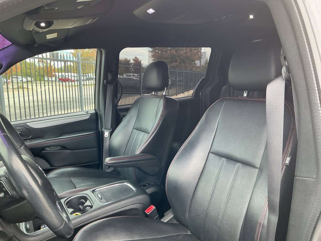 Used 2016 Dodge Grand Caravan R/T w/ Driver Convenience Group FWD image 15