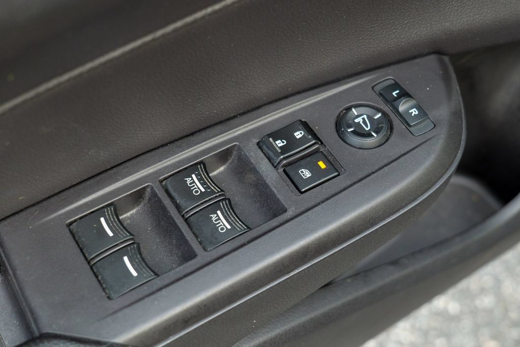 Used 2015 Acura ILX w/ Premium Package FWD image 17