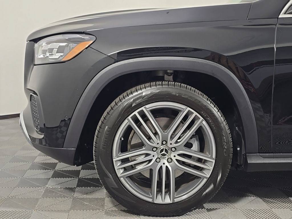 Used 2025 Mercedes-Benz GLS 450 4MATIC image 11