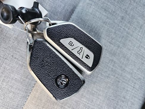 Used 2023 Volkswagen ID.4 Pro image 36