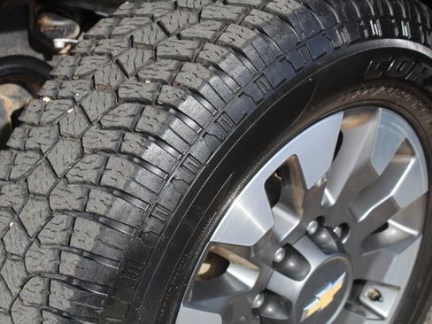 Used 2022 Chevrolet Silverado 2500 Custom w/ Custom Value Package image 10