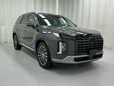 Used 2023 Hyundai Palisade Limited w/ Cargo Package AWD/4WD image 2