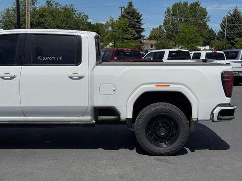 Used 2024 GMC Sierra 2500 AT4 w/ AT4 Premium Plus Package AWD/4WD image 5