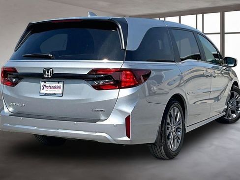 Certified 2025 Honda Odyssey Touring image 6