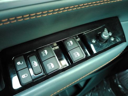 Used 2022 Jeep Grand Wagoneer Series III w/ Rear Seat Video Group 1 AWD/4WD image 44
