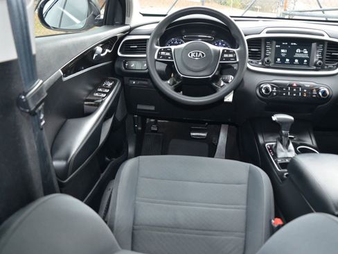 Used 2019 Kia Sorento LX image 6