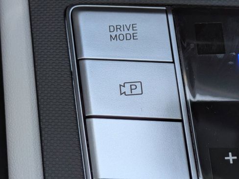 New 2026 Hyundai Elantra Limited FWD image 24