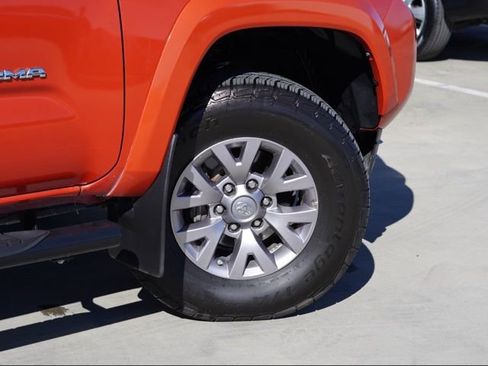 Used 2018 Toyota Tacoma SR5 image 8