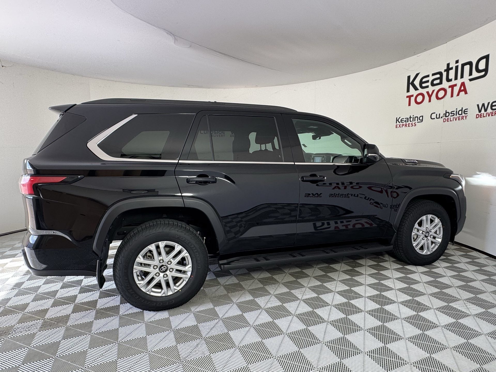 Certified 2025 Toyota Sequoia SR5 AWD/4WD image 5