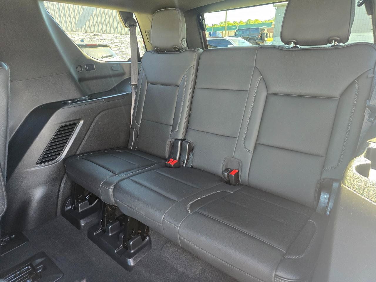 Used 2021 GMC Yukon Denali w/ Denali Premium Package AWD/4WD image 17