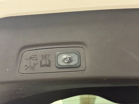 Used 2017 Lincoln MKC Reserve image 25