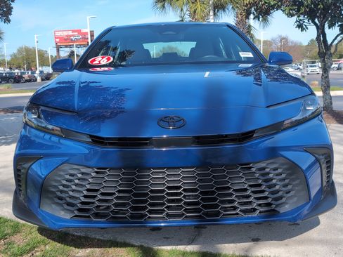 Used 2026 Toyota Camry SE image 3