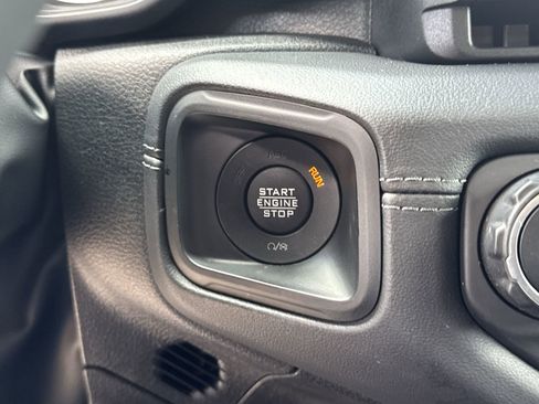 Used 2024 Jeep Wrangler Unlimited Rubicon w/ XTREMEE 35" Tire Package image 16