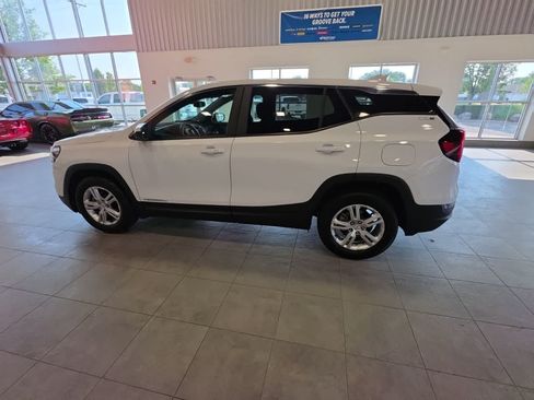 Used 2022 GMC Terrain SLE FWD image 15